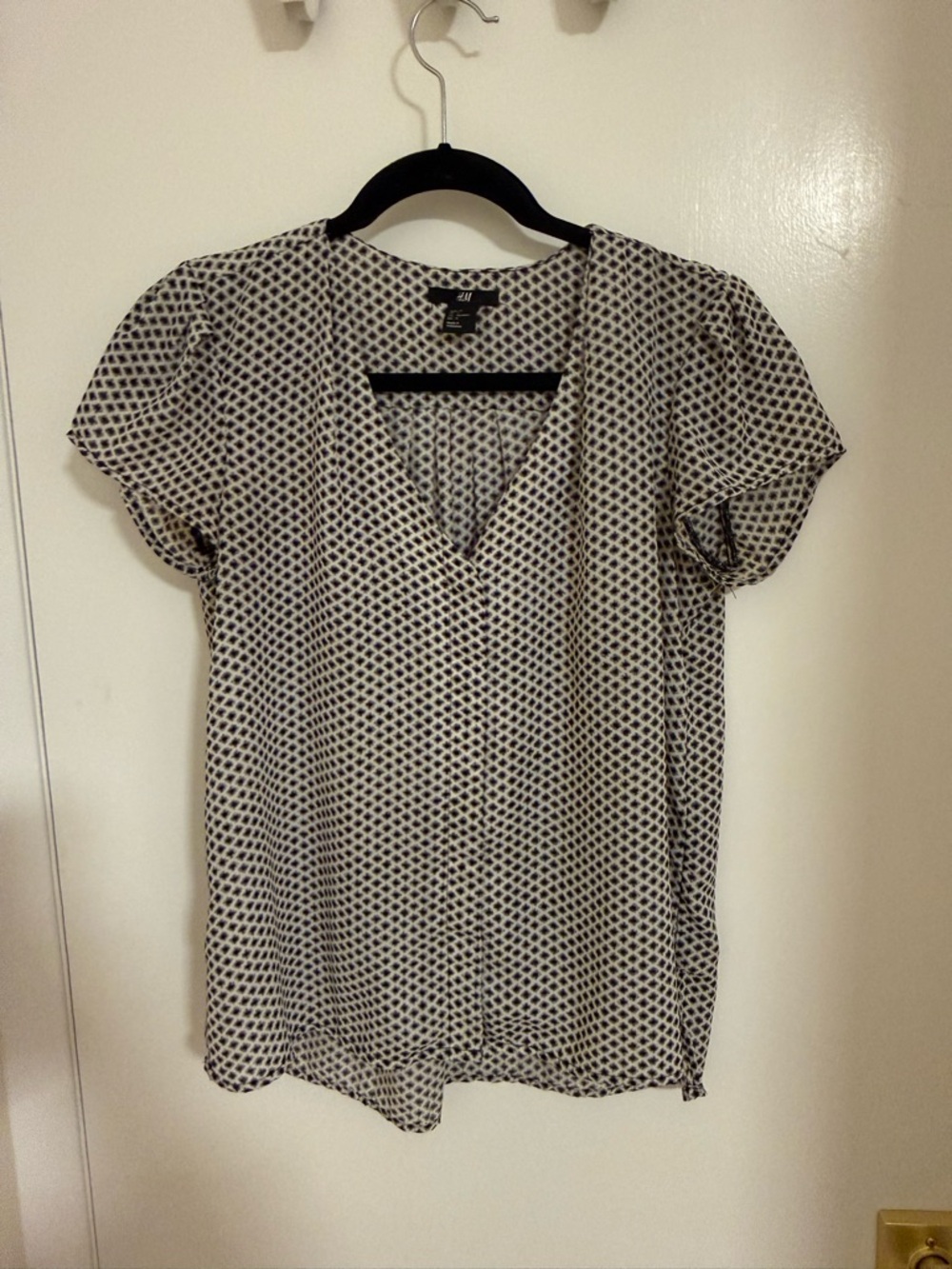 Lightweight Black & White Printed V-Neck Blouse
